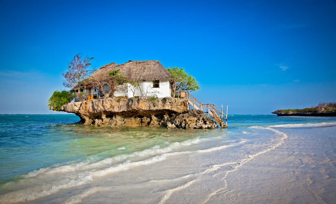 Praia de Pingwe, Zanzibar: O Restaurante The Rock e o Que Fazer por Perto