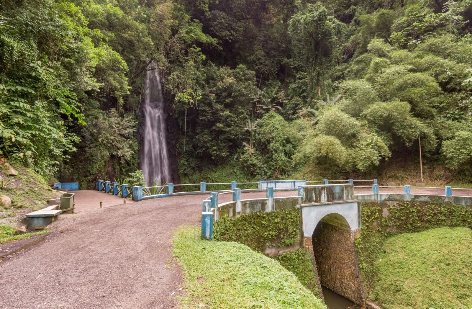 cascata sao nicolau centro ilha sao tome