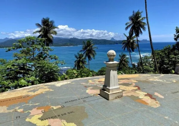 Marco do Equador no Ilhéu das Rolas